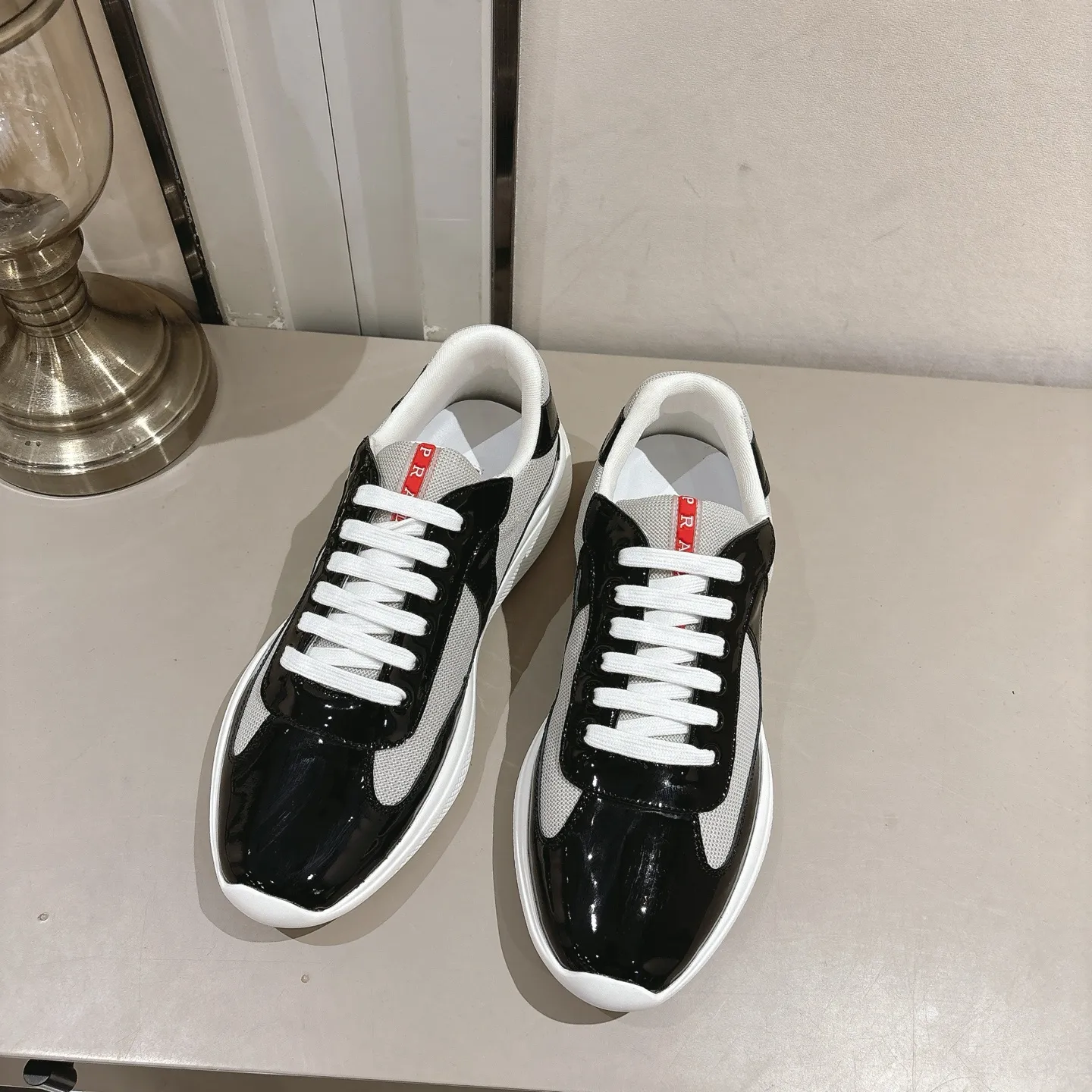 Factory direct sales p520🐘🐘Women's shoes, women's clothing (top version) Prada casual sports shoes, fashionable thick-soled casual loafers, unique taste, loved by everyone and easy to control, popular every year. There is also a versatile classic shoe last, enough to conquer you, wear it, increase the height and leisure, simple and handsome on the feet. The fabric is imported patent leather, the inner foot pad is breathable mesh, soft and delicate, the foot feels comfortable, ip Foam mold anti-slip lightweight outsole